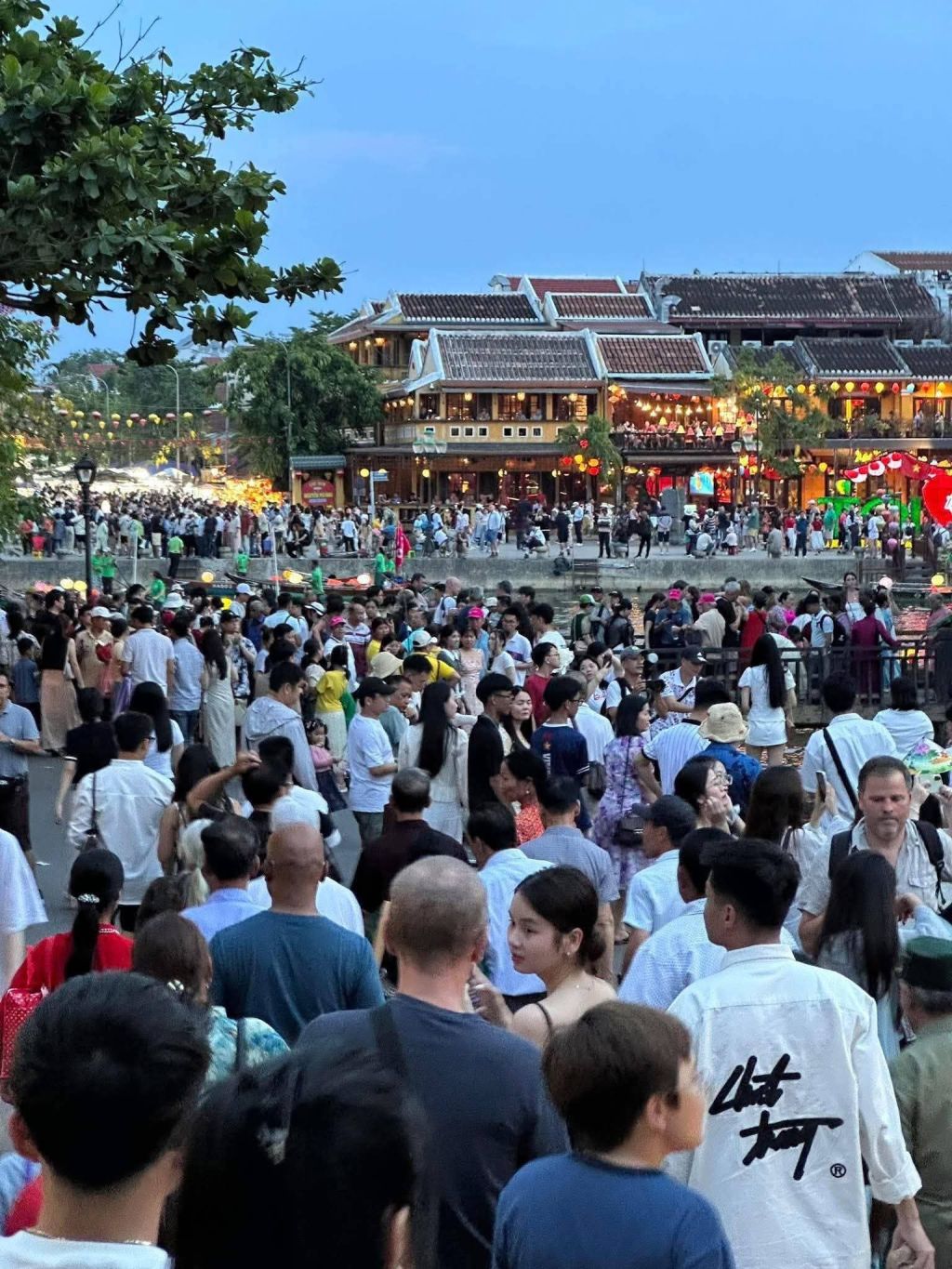Half of Vietnam's population is in Da Nang. - ảnh 2