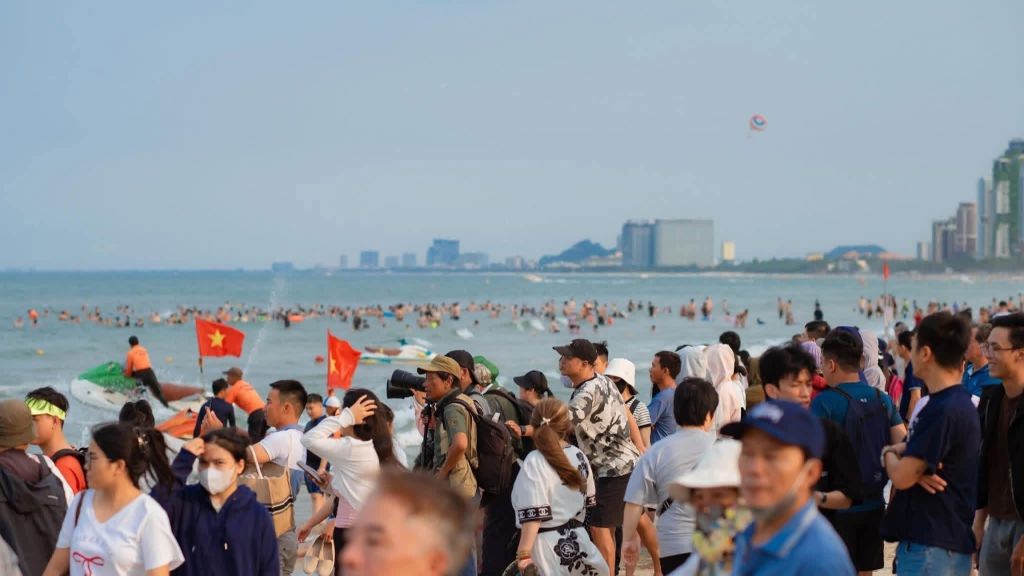 Half of Vietnam's population is in Da Nang. - ảnh 3