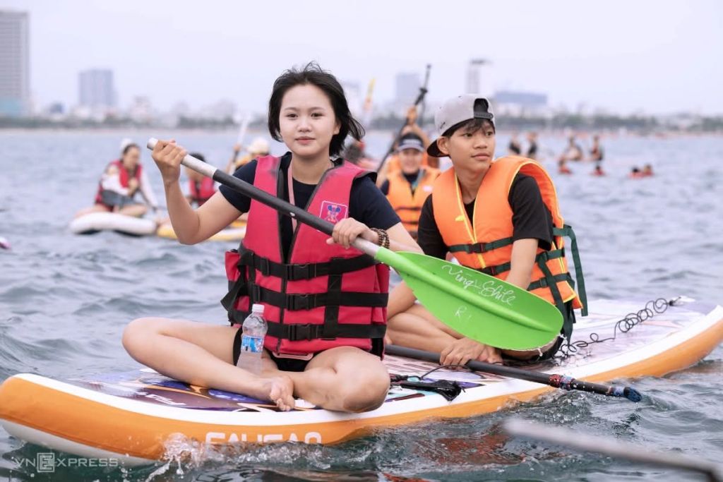 🏄‍♀️ 다낭: 해변에서 SUP를 타며 일출을 맞이하는 사람들 😍 - ảnh 8