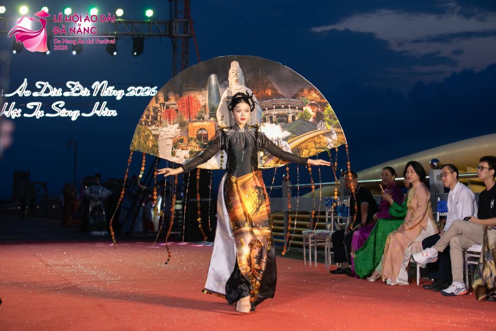 "The Essence of Vietnamese Ao Dai – The Silk Colors of the Han River" concludes. - 1