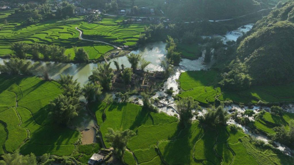 Discover the picturesque Co La Waterfall in Cao Bang.