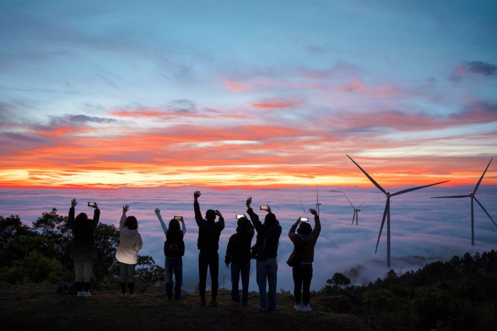 Cloud hunting in the sky – Amaccao Wind Power Station becomes a new check-in spot for the youth. - 2