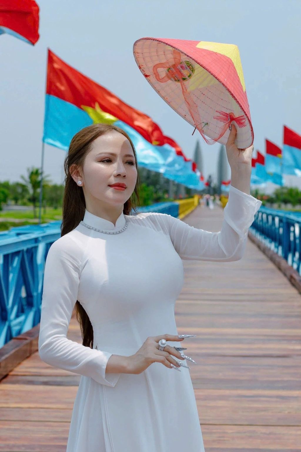 Miss Humanitarian Nguyen Binh – A Daughter Of The Resilient Land Of Gio Linh. - ảnh 9