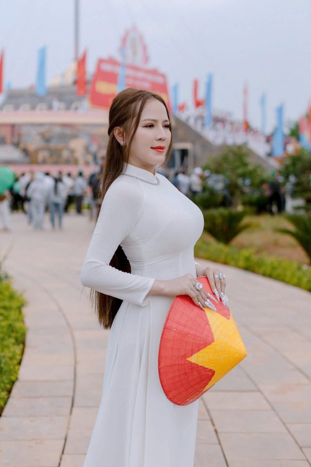 Miss Humanitarian Nguyen Binh – A Daughter Of The Resilient Land Of Gio Linh. - 2