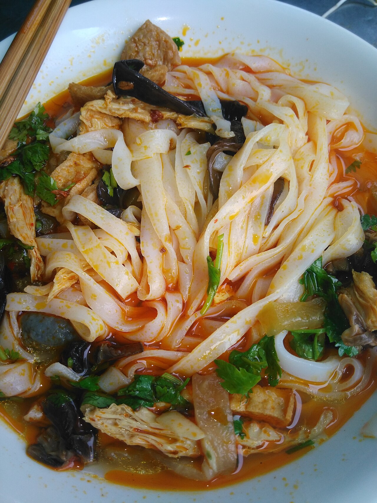 미꽝 – 다낭의 점심에 꽝 지역의 모든 맛을 담은 국수 한 그릇 - ảnh 6