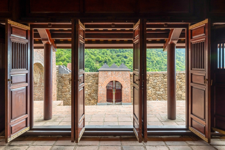 Hai Van Gate – a 200-year-old checkpoint standing still amidst clouds and waves. - ảnh 6