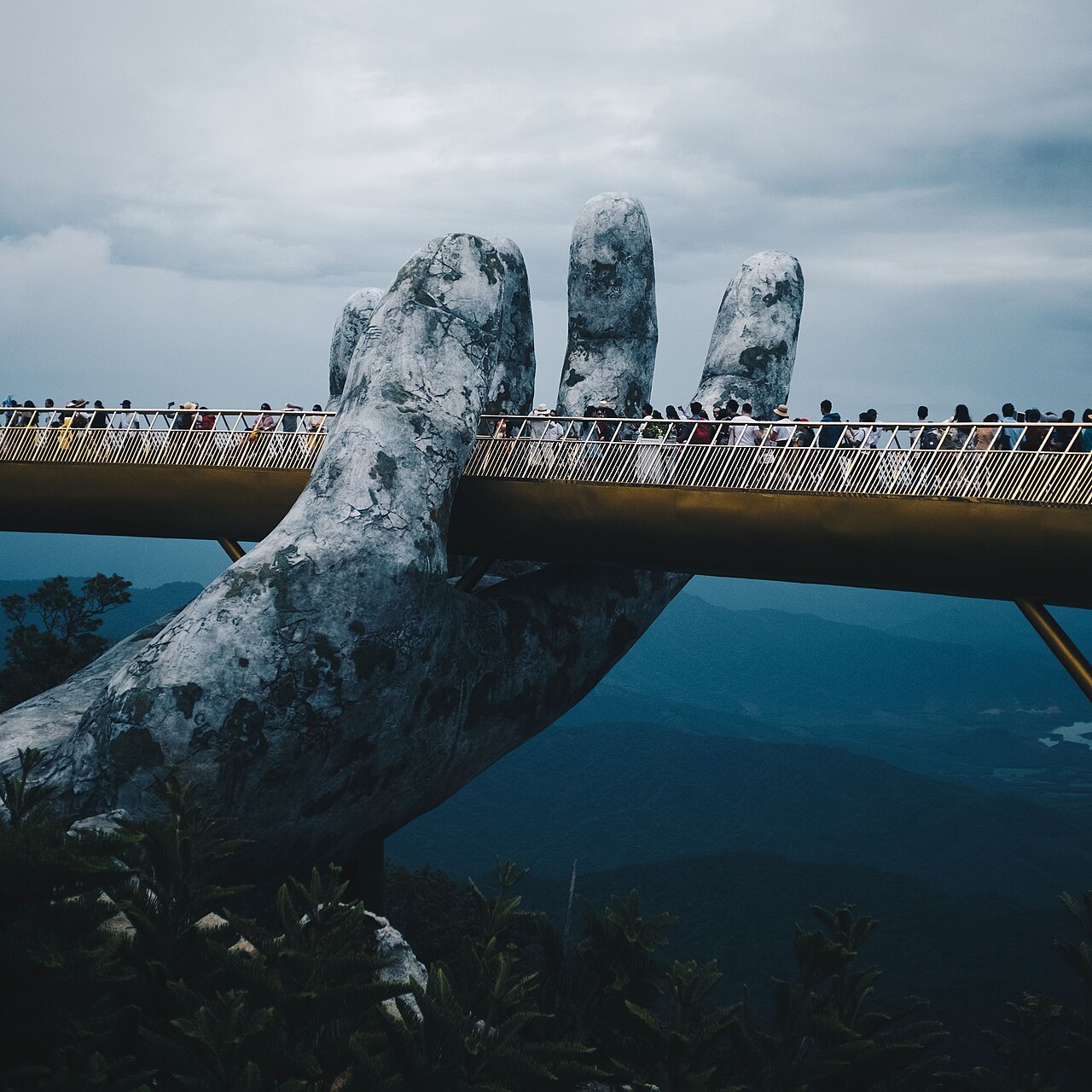 Golden Bridge Ba Na – the stone hands lifting the entire strip of clouds amidst the vast mountains. - ảnh 8