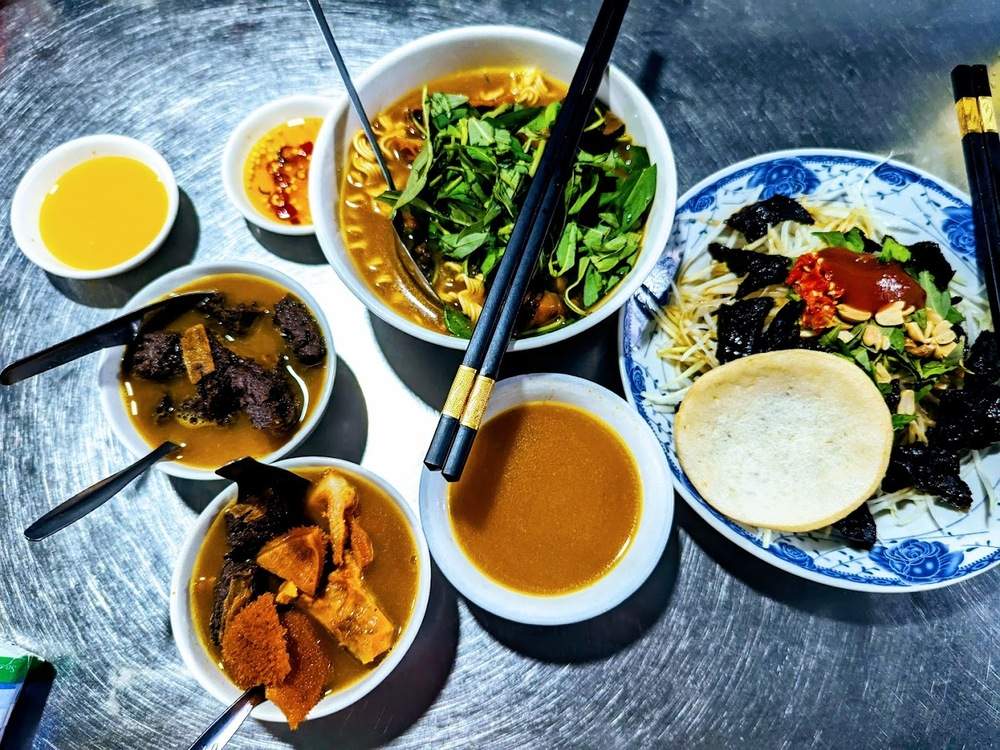 디 누이의 소고기 파라오 – 40년 동안 조미료 골목에서, 4구역의 진한 코코넛 국물 맛 - 3