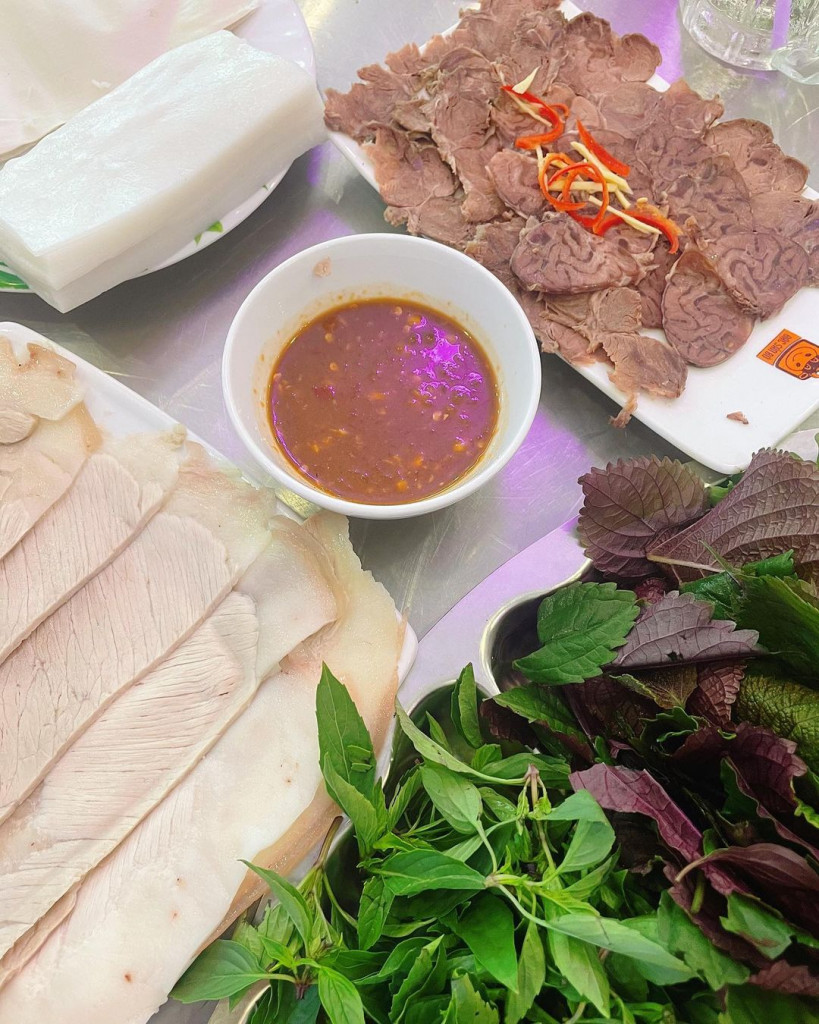 Da Nang pork rice paper rolls – a dish you'll "fall in love with after just one try." - ảnh 6