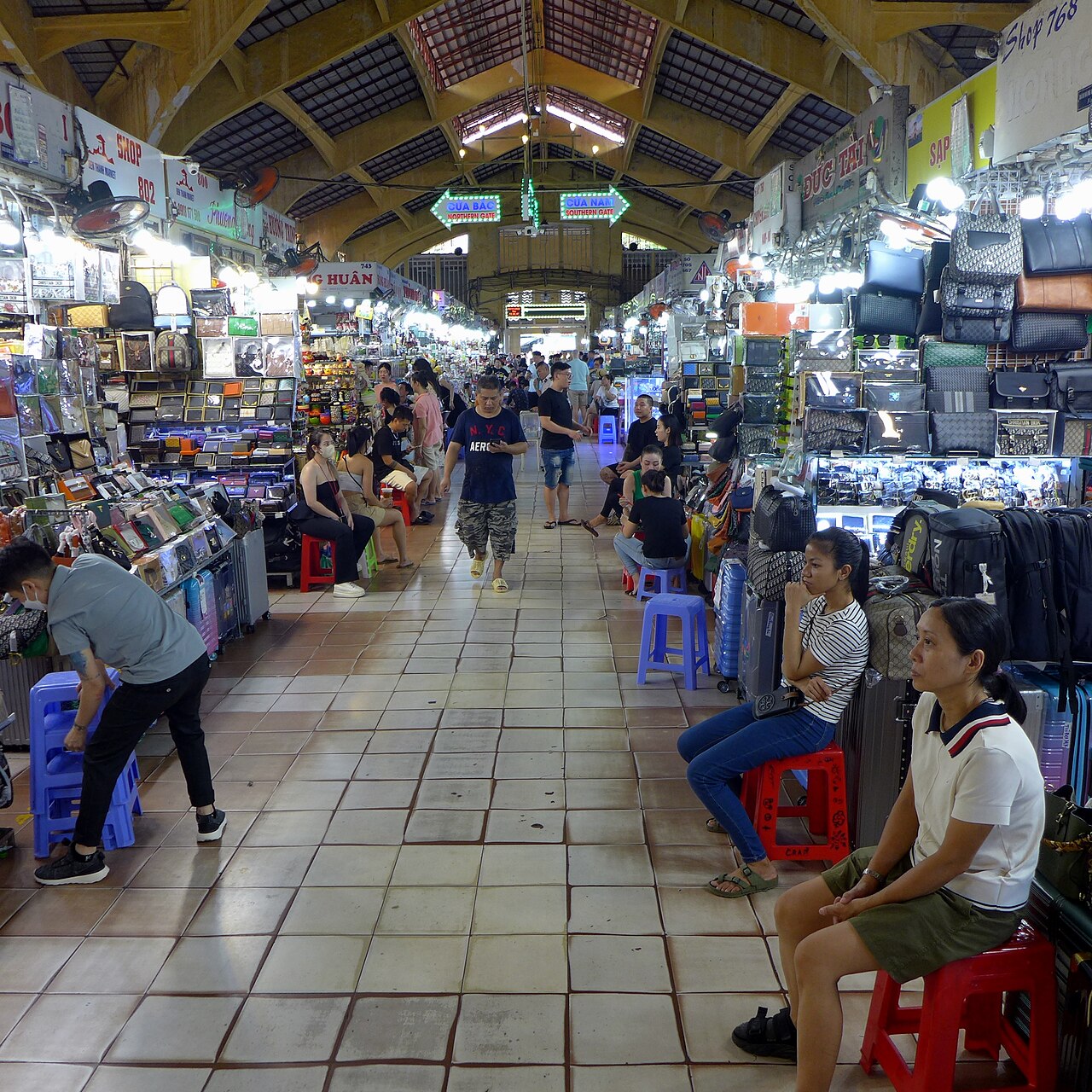 Ben Thanh Market — Saigon's cuisine under one roof - 4