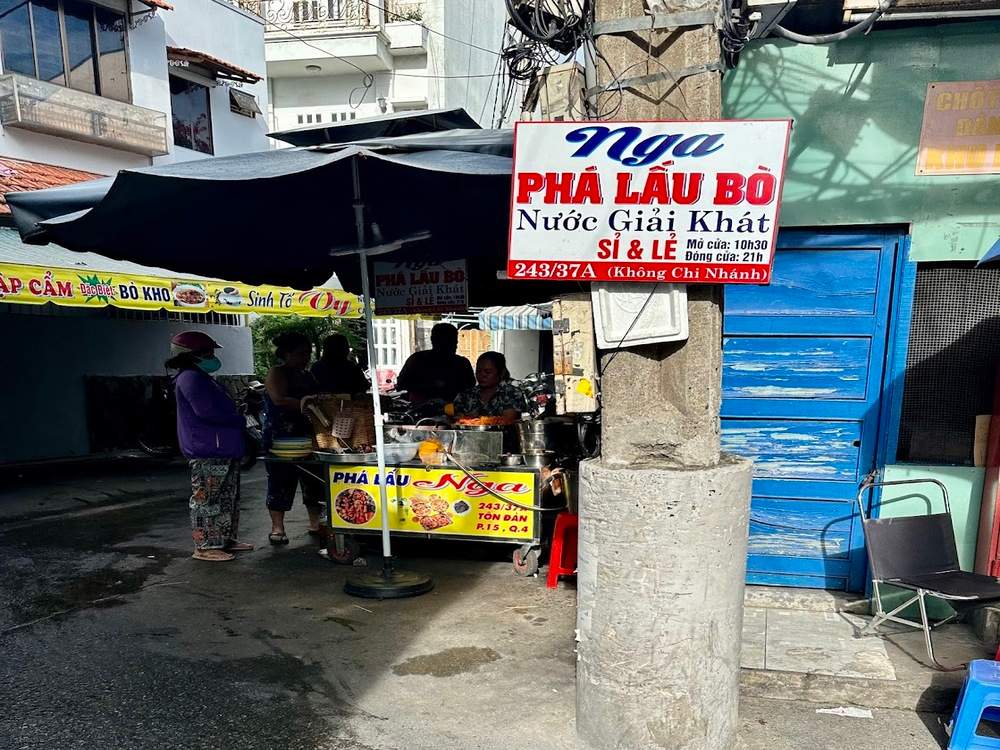 Dì Nủi's beef phá lấu – 40 years in the alley of Xóm Chiếu, with the rich coconut broth of District 4. - ảnh 5