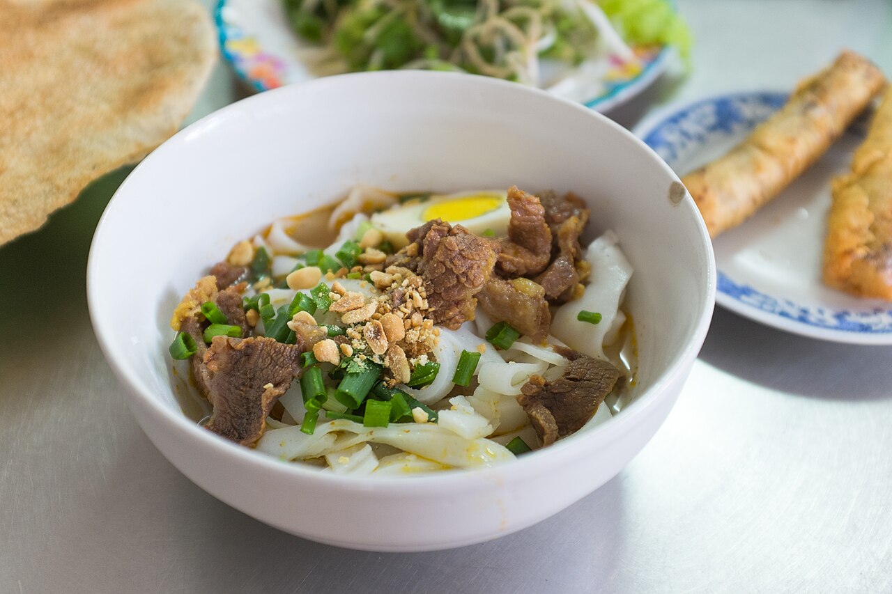 미꽝 – 다낭의 점심에 꽝 지역의 모든 맛을 담은 국수 한 그릇 - ảnh 1