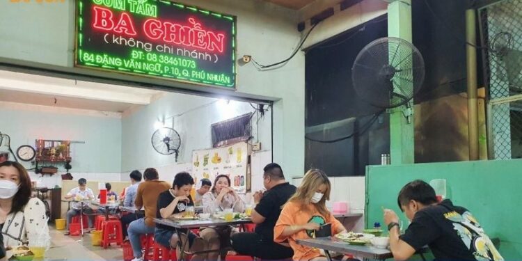Ba Ghiền Broken Rice – a piece of rib covering half the plate, the only Michelin restaurant in Saigon. - ảnh 10
