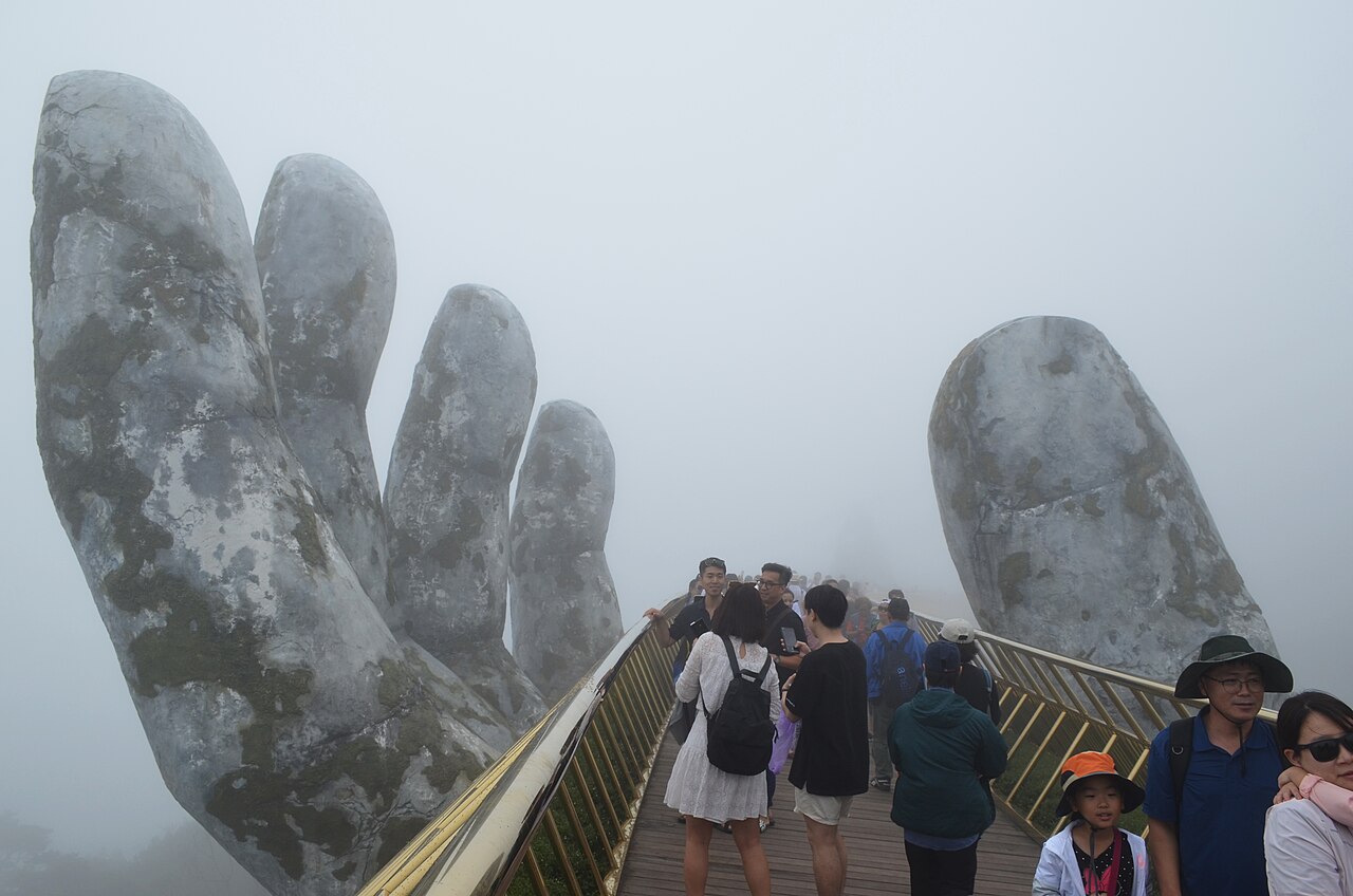Golden Bridge Ba Na – the stone hands lifting the entire strip of clouds amidst the vast mountains. - ảnh 6
