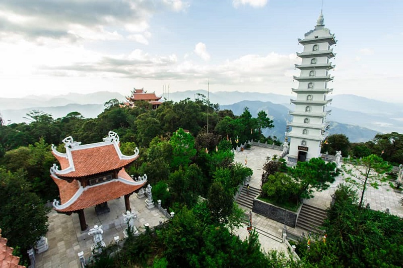 Linh Ung Pagoda Ba Na – the temple amidst the sea of clouds on Mount Chua. - ảnh 9