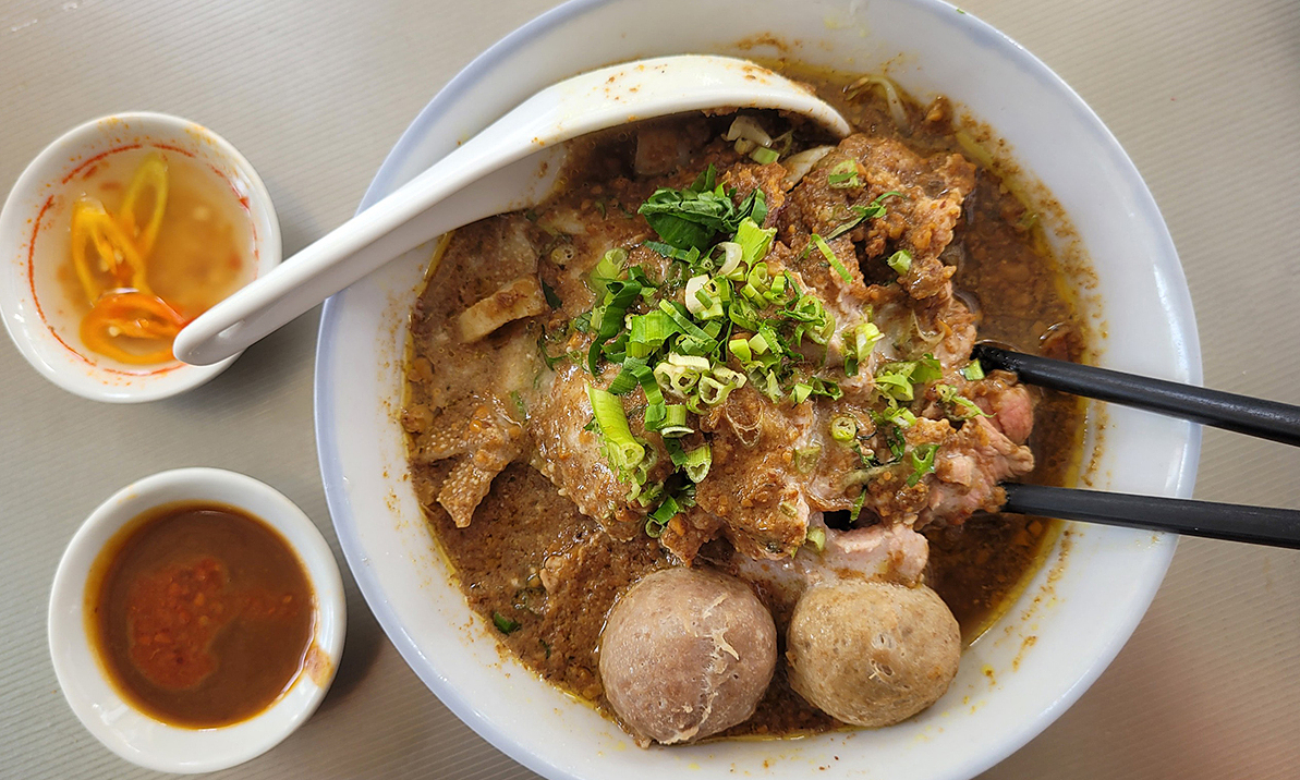 허우티에우 사테이 토끼 – 차오롱 중심에서 80년 가까이 30가지 한약재로 만든 국물 - 1