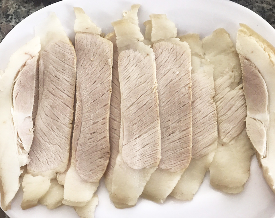 Da Nang pork rice paper rolls – a dish you'll "fall in love with after just one try." - ảnh 5