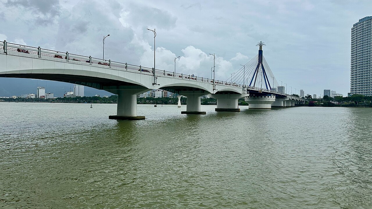Han River Bridge – the only rotating bridge in Vietnam and the memories of a night in Da Nang. - 2