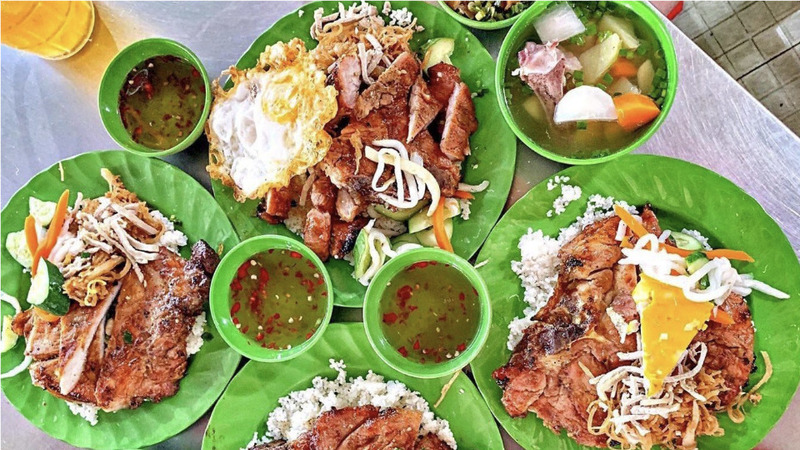 Ba Ghiền Broken Rice – a piece of rib covering half the plate, the only Michelin restaurant in Saigon. - 1