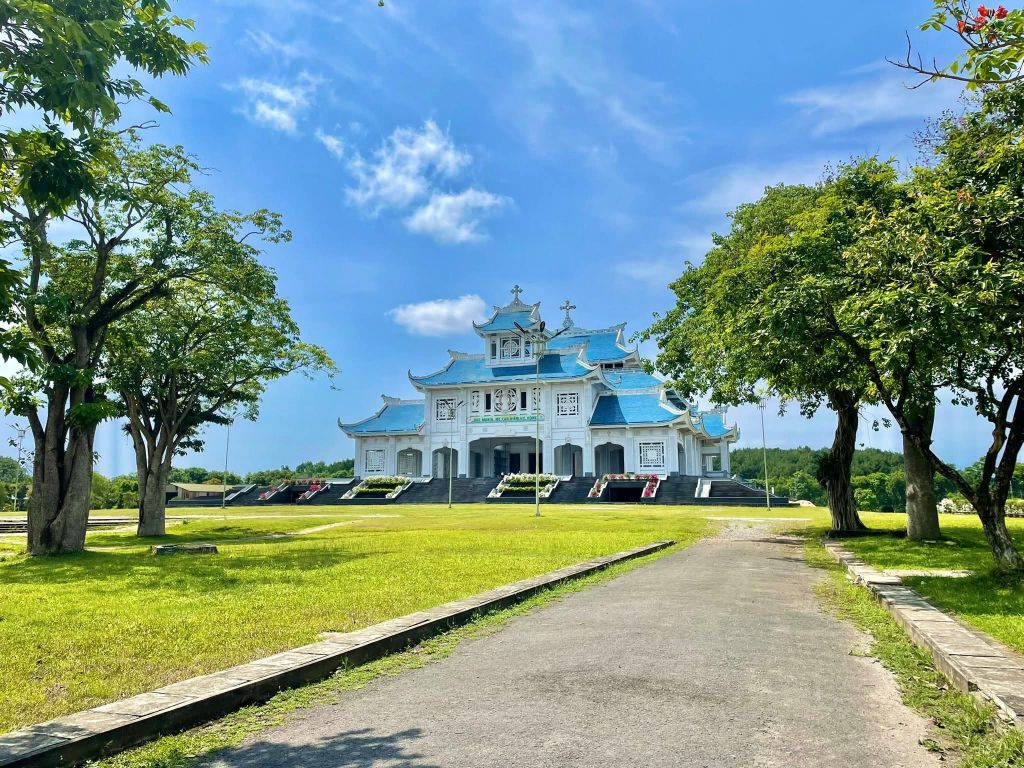 La Vang Sanctuary on May 1st - ảnh 10