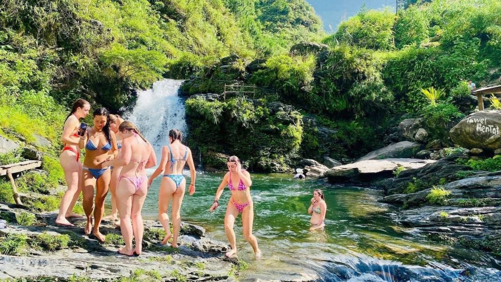 What does Hà Giang have in the summer? - 1