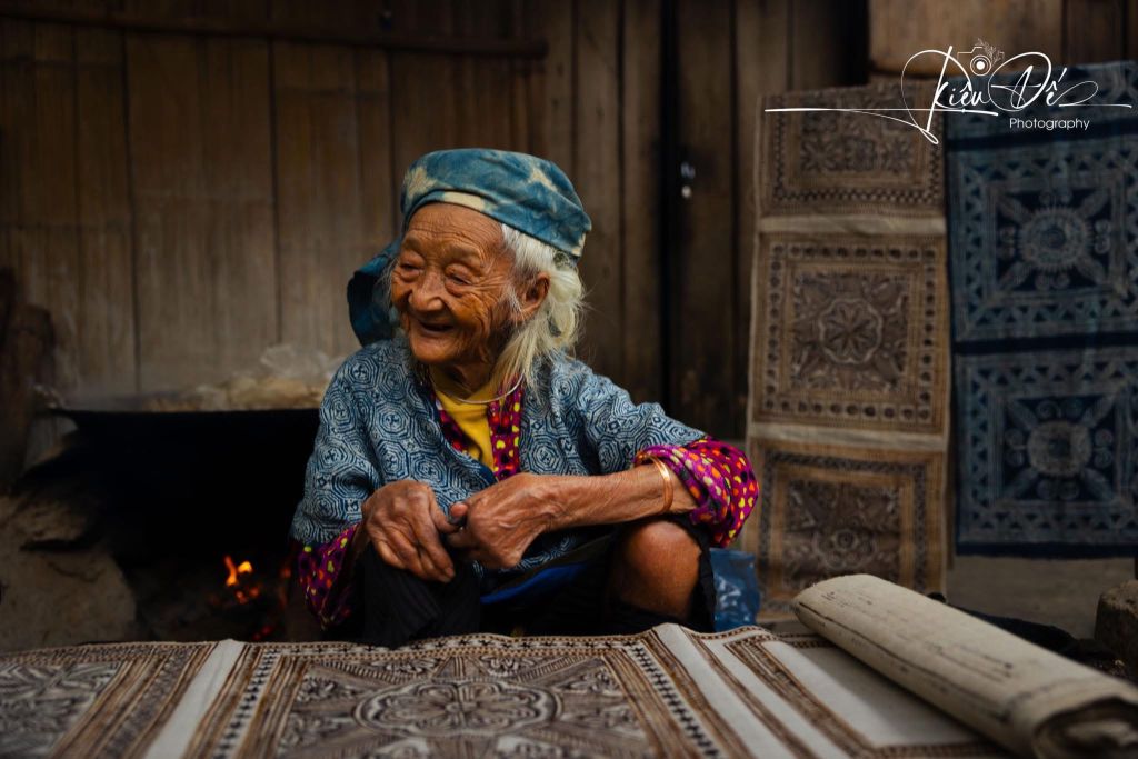LUNG TAM FLAX WEAVING VILLAGE - A PLACE TO PRESERVE THE BEAUTY OF TRADITIONAL HANDICRAFTS OF THE MONG PEOPLE - ảnh 10
