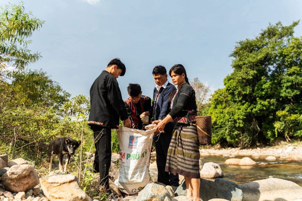 Are you ready to set aside the noise and join Dương to listen to the sounds of Ta Lư in the vast wilderness? - 2