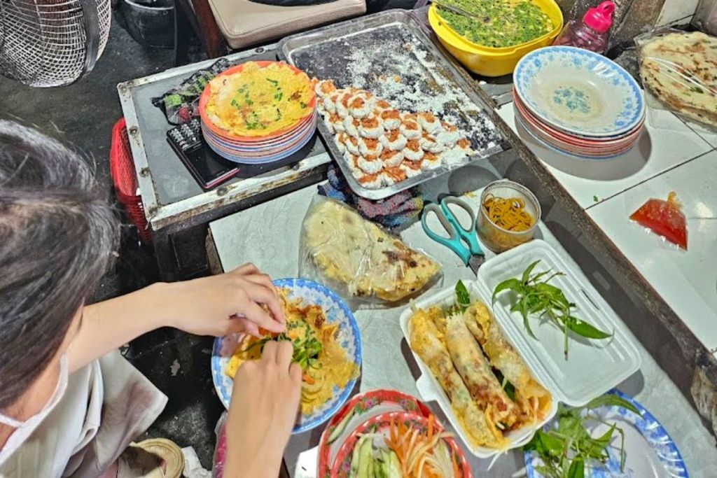 QUANG TRI CRISPY CAKE: A CRUNCHY DELIGHT CAPTURING THE FLAVORS OF THE CENTRAL COAST SEA - ảnh 2