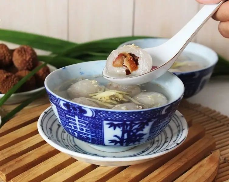What Kind of Dessert Has… Roasted Pork Inside? You Have to Try It to Understand Why It's Addictive. - ảnh 4