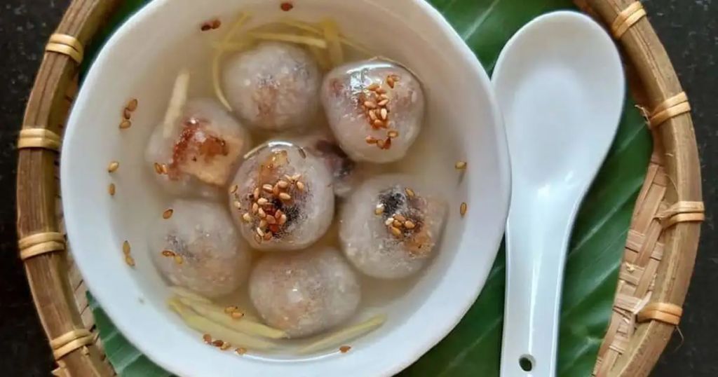What Kind of Dessert Has… Roasted Pork Inside? You Have to Try It to Understand Why It's Addictive. - ảnh 6