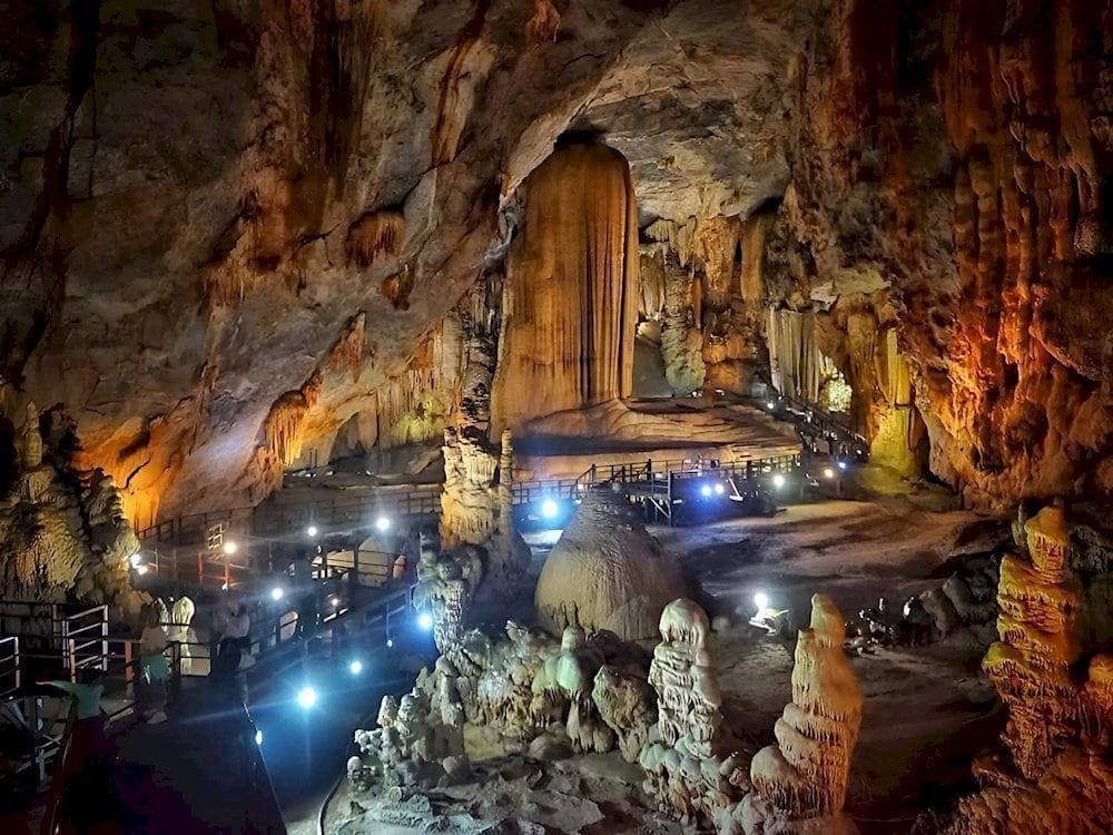 EXPLORE PARADISE CAVE – “THE PALACE WITHIN THE EARTH” IN QUANG BINH - ảnh 4