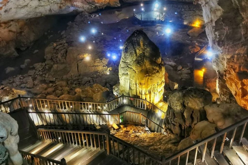 EXPLORE PARADISE CAVE – “THE PALACE WITHIN THE EARTH” IN QUANG BINH - ảnh 6