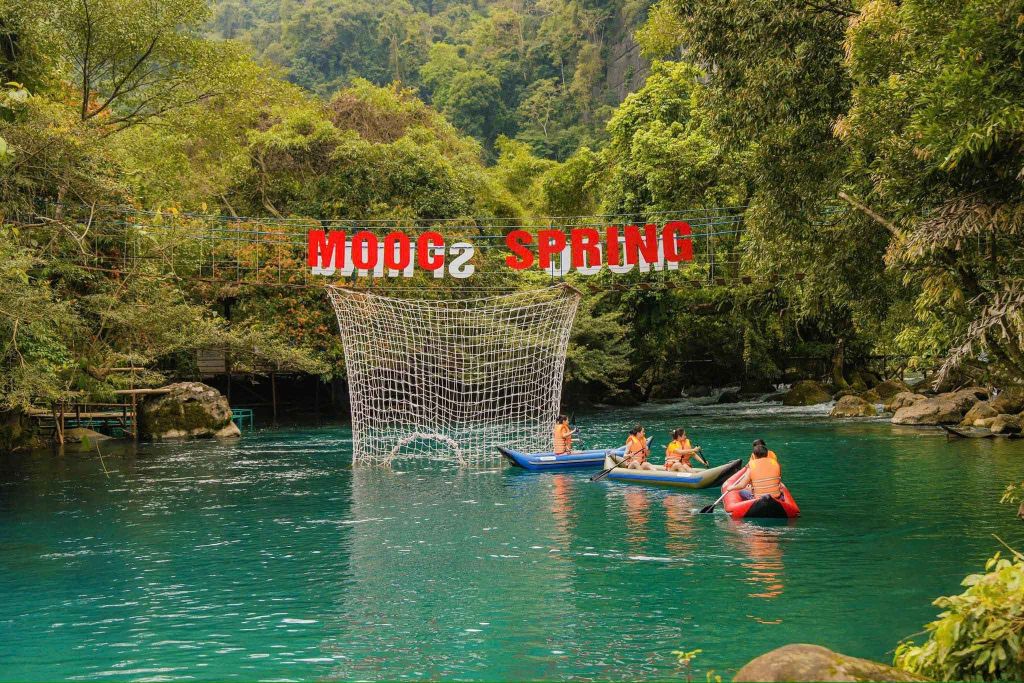 MOỌC SPRING – THE “GREEN GEM” IN PHONG NHA FOREST - ảnh 1