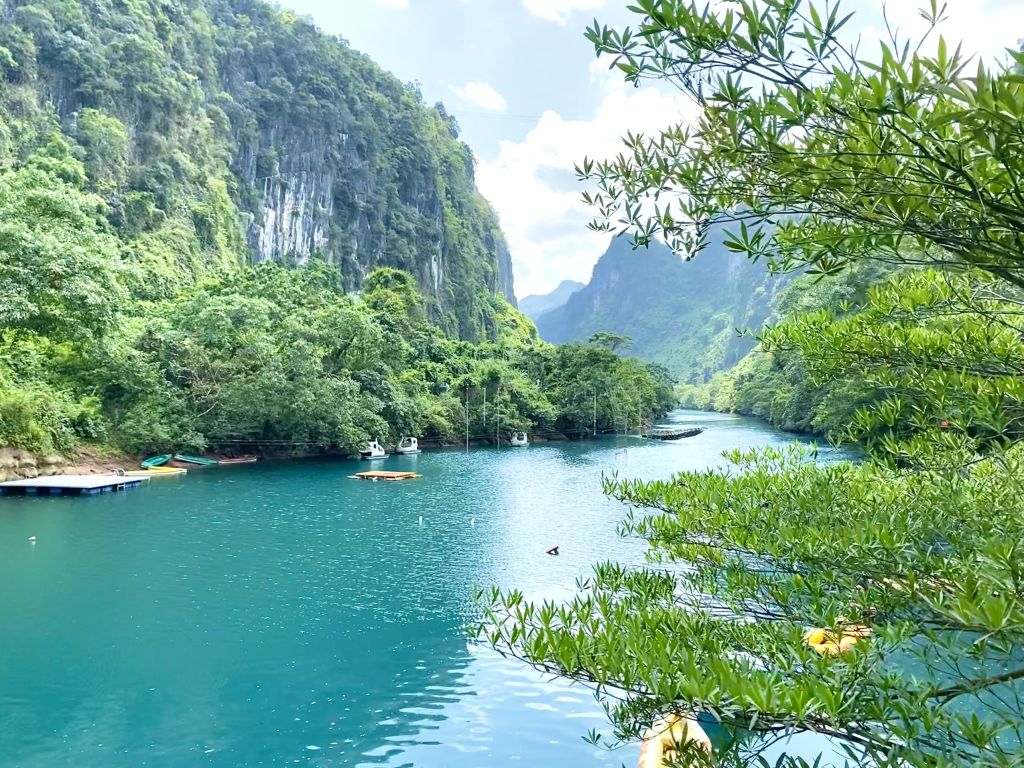 EXPLORE CHAY RIVER – DARK CAVE: AN EXCITING ADVENTURE DESTINATION IN QUANG BINH - ảnh 2