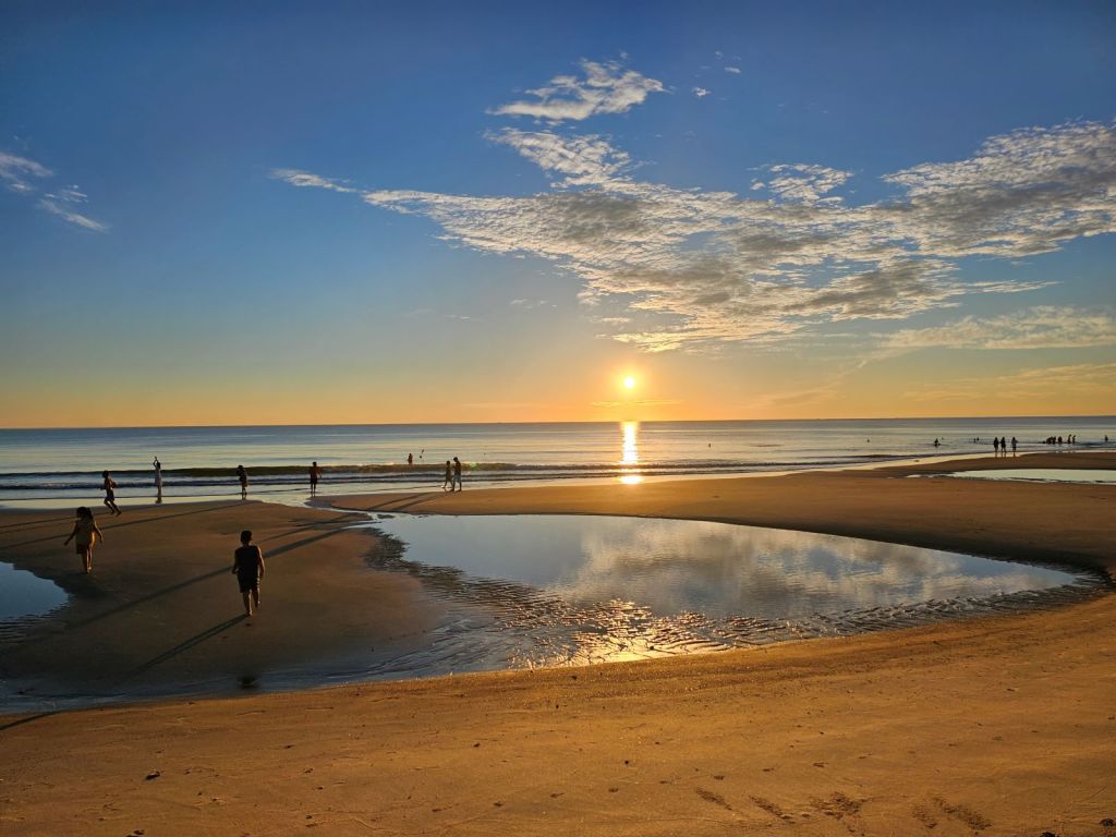 Nhat Le – A Beautiful, Gentle Beach That Makes People Want to Stay Longer - ảnh 3