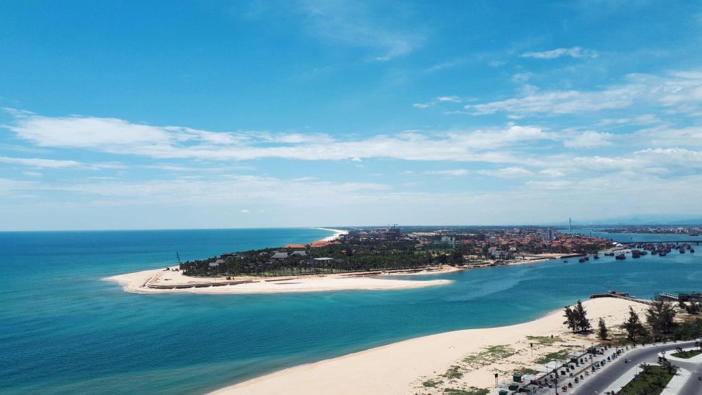 Nhat Le – A Beautiful, Gentle Beach That Makes People Want to Stay Longer - ảnh 5