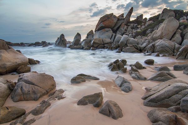 Jumping Stone Beach: A Pristine Check-in Spot That Looks Absolutely Cinematic - ảnh 2