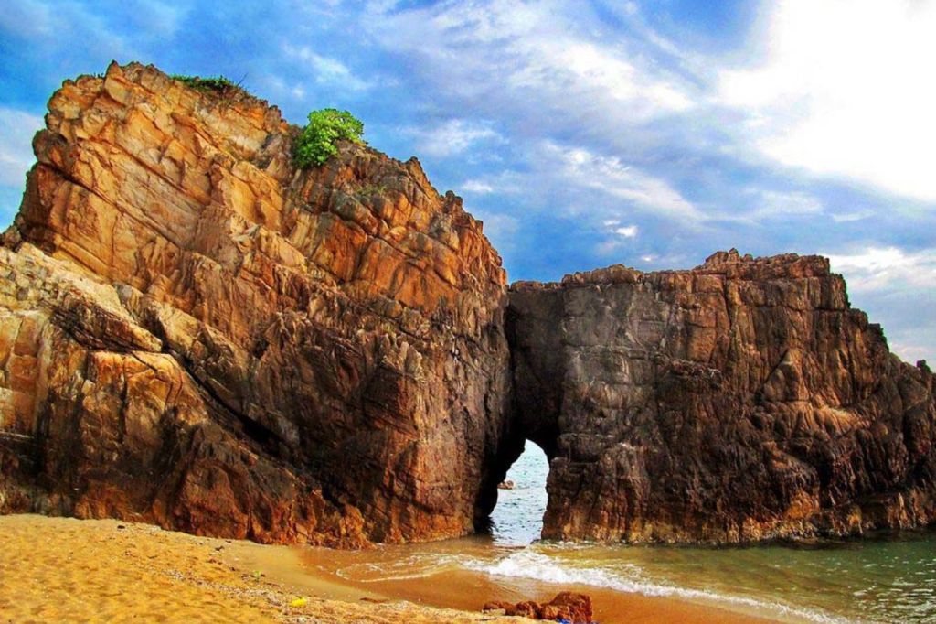 Jumping Stone Beach: A Pristine Check-in Spot That Looks Absolutely Cinematic - ảnh 4