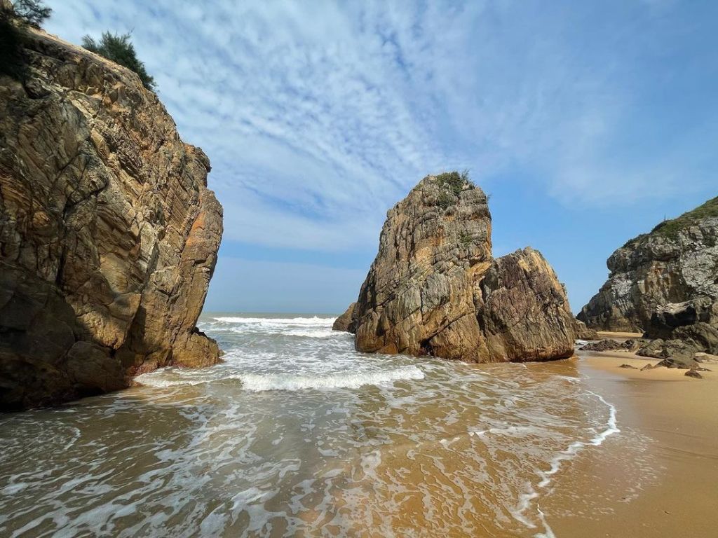 Jumping Stone Beach: A Pristine Check-in Spot That Looks Absolutely Cinematic - ảnh 7