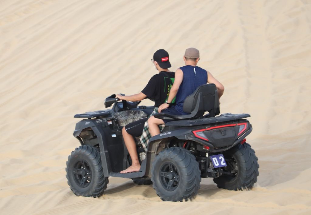 Quang Phu Sand Dunes – A Beautiful “Mini Desert” Surprise in Quang Binh! - ảnh 4