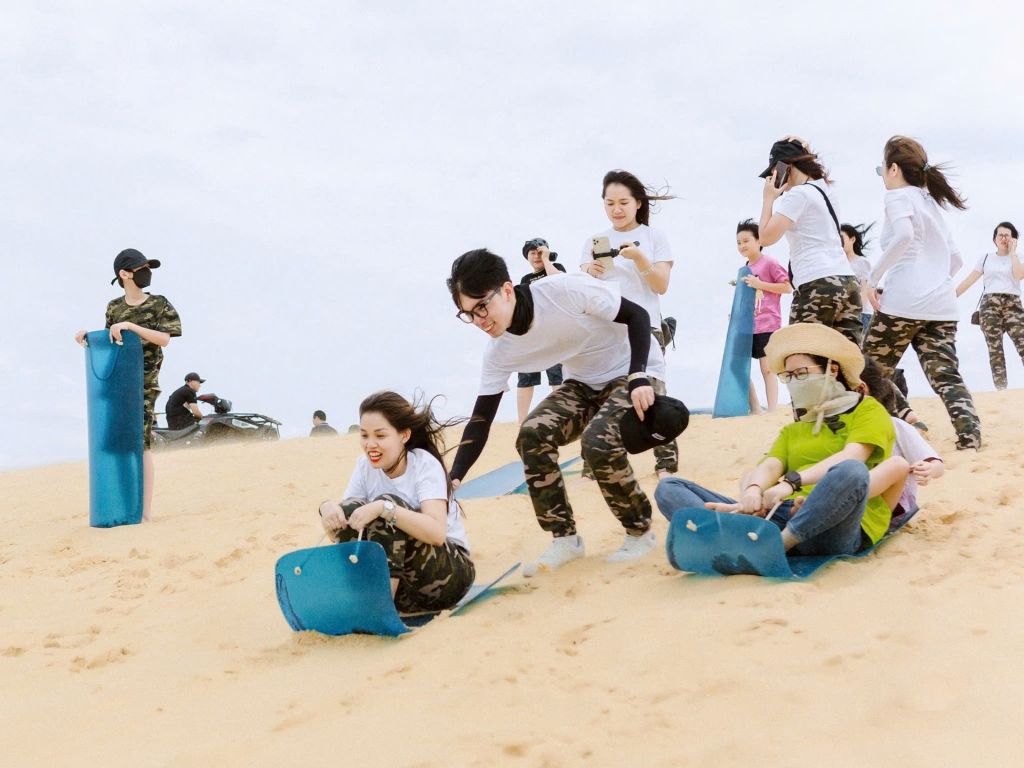 Quang Phu Sand Dunes – A Beautiful “Mini Desert” Surprise in Quang Binh! - ảnh 8