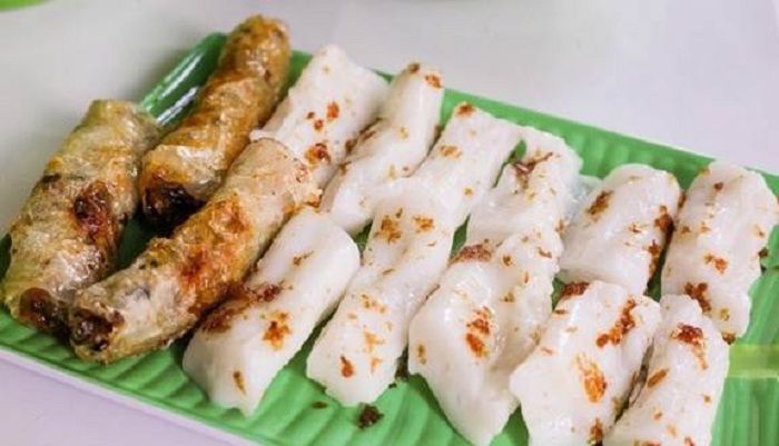 There’s a dish in Quang Binh that looks simple… but after eating one roll, you’ll want to order more right away: Ram Bánh Mướt! - ảnh 3