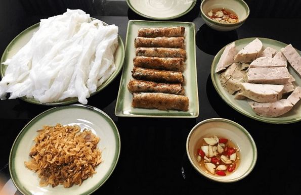 There’s a dish in Quang Binh that looks simple… but after eating one roll, you’ll want to order more right away: Ram Bánh Mướt! - ảnh 6