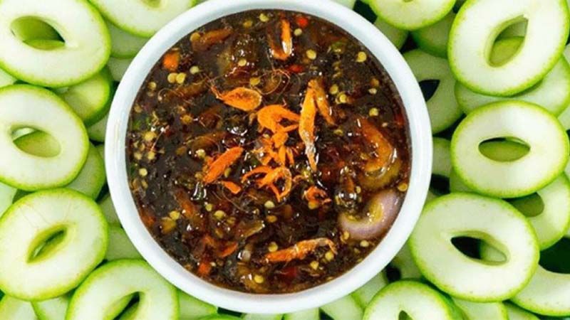 Quang Tri's Snacks Are Being Sought After by Tourists Because They Are So Irresistible - ảnh 2