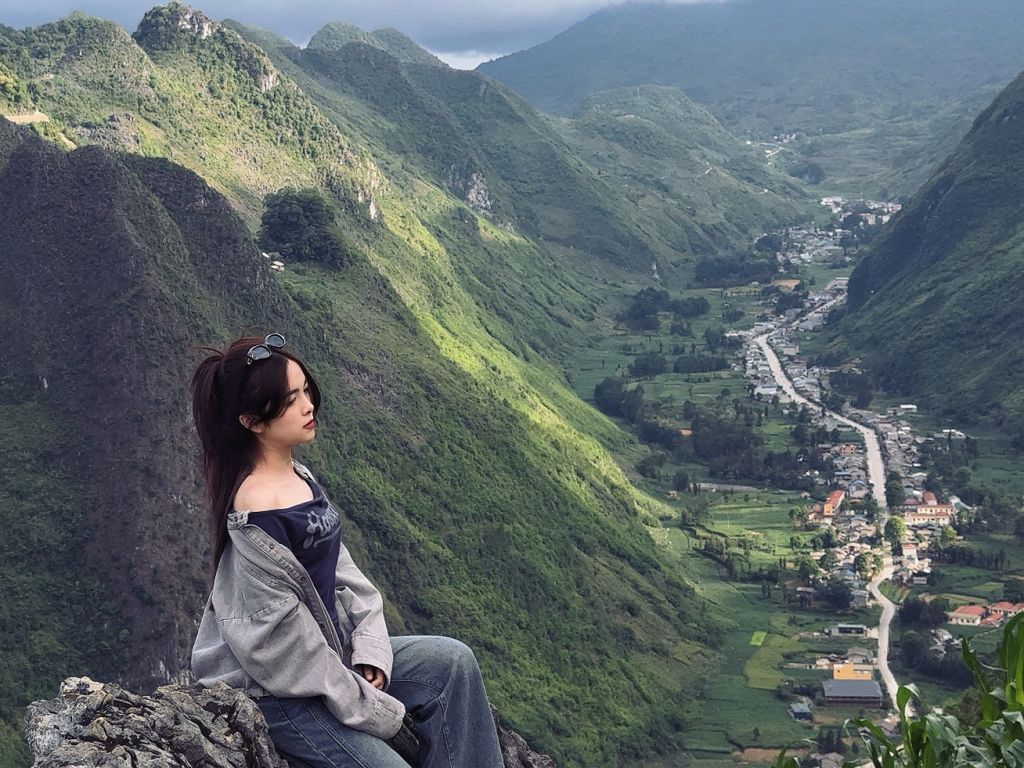 The "million-dollar" viewpoint that few people know about in Mèo Vạc, Hà Giang. - 1