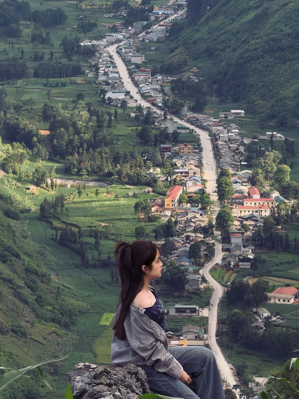 The "million-dollar" viewpoint that few people know about in Mèo Vạc, Hà Giang. - 2