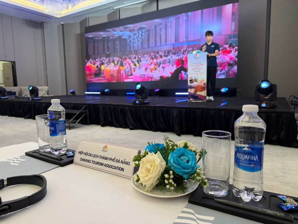 This morning, the conference to promote the Chinese market was a resounding success. - 1