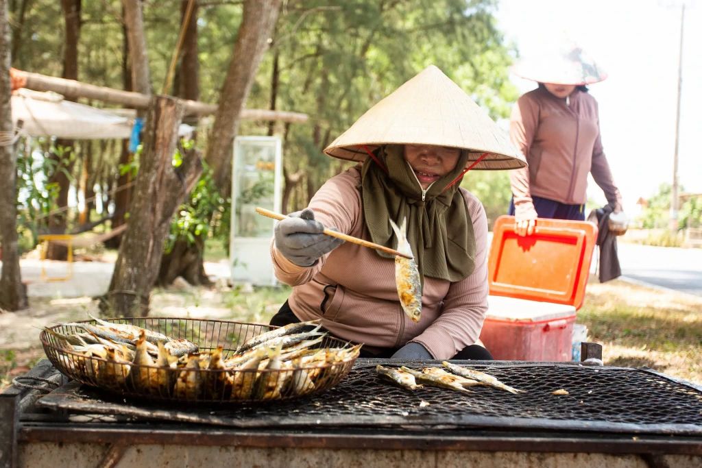 Enjoy Freshly Grilled Mackerel Right Off The Charcoal Grill At The Beach In Quang Tri. - 1