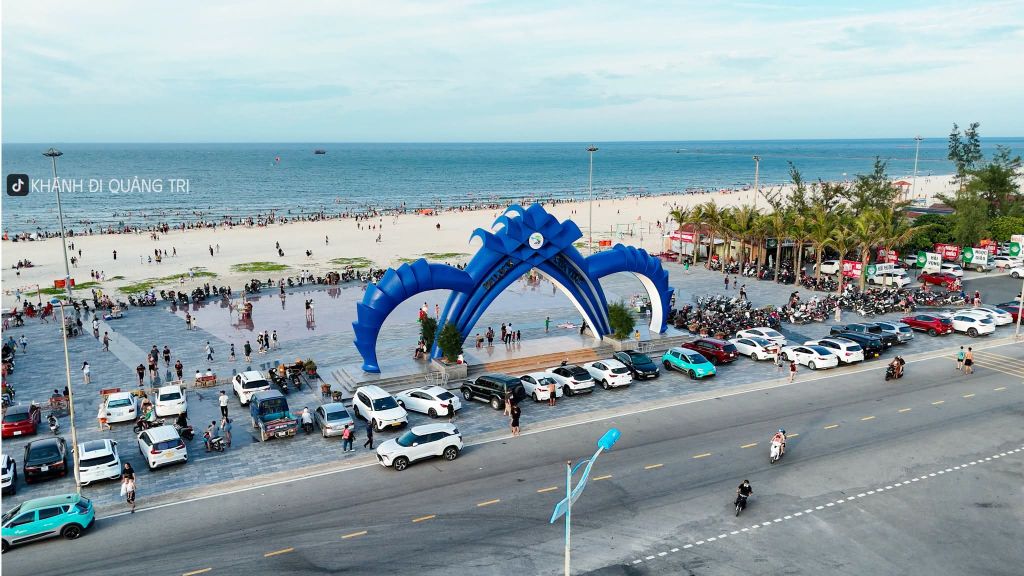 Sharing The Experience Of Tourists At Cua Viet Beach On The 5Th Day Of The Lunar Month. - 1