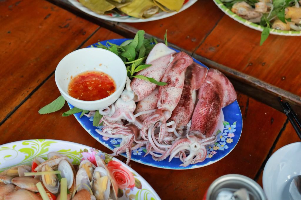 Sharing The Experience Of Tourists At Cua Viet Beach On The 5Th Day Of The Lunar Month. - 4